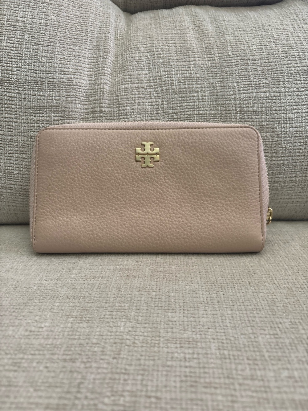 New Tory Burch Mercer Zip Continental Pebbled Leather Wallet - Gold Logo